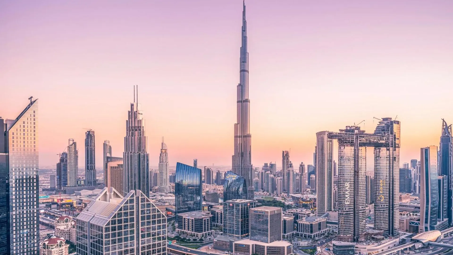 Massive Luxxo Family & Friends House With Terraces, Private Parking, Pool & Quick Access To Dubai Mall Villa