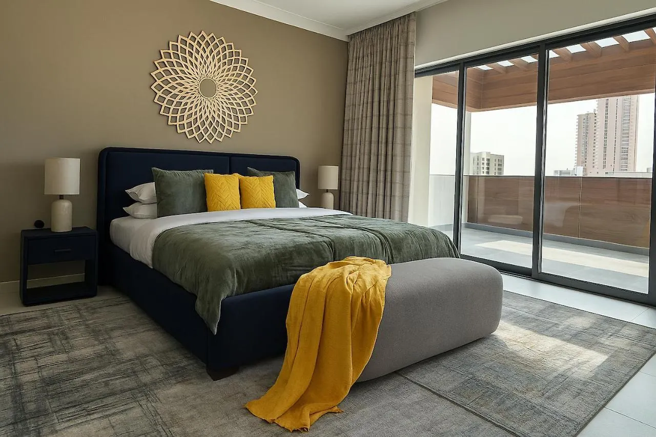 Massive Luxxo Family & Friends House With Terraces, Private Parking, Pool & Quick Access To Dubai Mall United Arab Emirates