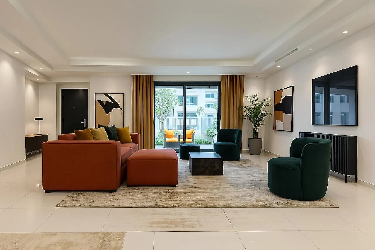Massive Luxxo Family & Friends House With Terraces, Private Parking, Pool & Quick Access To Dubai Mall Villa