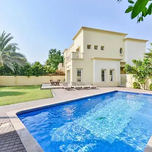  Villa Medlock