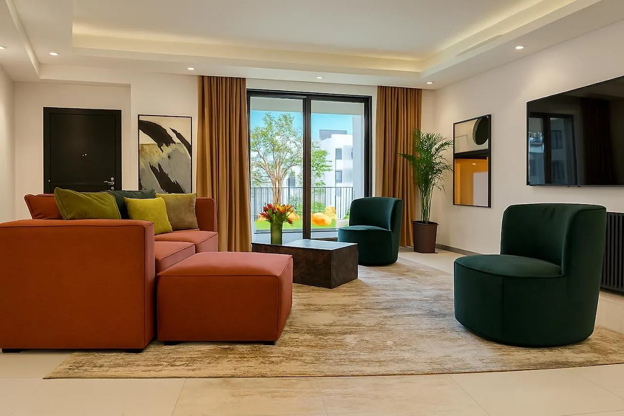 Massive Luxxo Family & Friends House With Terraces, Private Parking, Pool & Quick Access To Dubai Mall