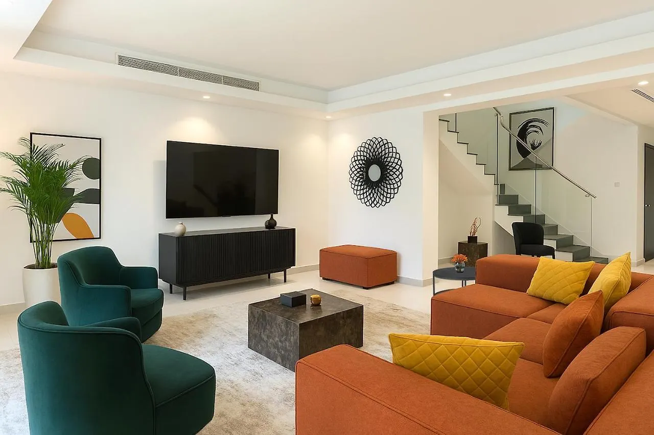 Massive Luxxo Family & Friends House With Terraces, Private Parking, Pool & Quick Access To Dubai Mall 0*,